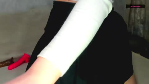 MelMooon online show from December 2024 05:29:01 PM