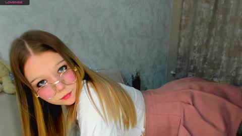 MelMooon online show from January 2025 06:17:02 PM