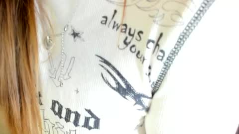 MelMooon online show from October 2025 06:39:01 PM