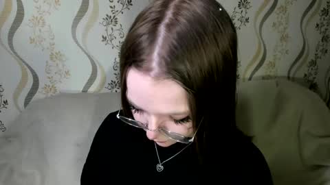 MelMooon online show from December 2025 04:50:02 AM