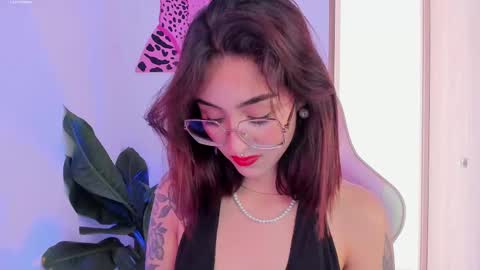 Snapshot of melodie_roy chatting on February 2025 07:49:01 PM Melodie Roy 999 online show from February 2025 07:49:01 PM