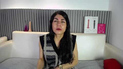 Snapshot of melodiroux_ chatting on April 2026 01:52:02 PM Melodi online show from April 2026 01:52:02 PM