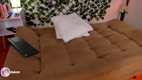 melody_cute10 online show from February 2025 02:43:02 PM