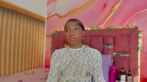 Snapshot of melody_paris chatting on May 2026 10:43:01 AM Mixie online show from May 2026 10:43:01 AM