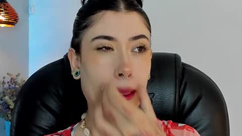 Snapshot of melody_suarez chatting on December 2024 07:43:02 PM MELODY online show from December 2024 07:43:02 PM