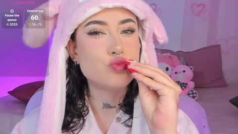 Snapshot of melody_suarez chatting on November 2025 11:32:01 PM MELODY online show from November 2025 11:32:01 PM