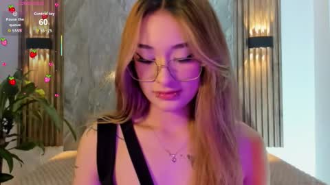 Snapshot of melodylanee chatting on December 2025 11:06:01 AM melodylanee online show from December 2025 11:06:01 AM