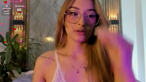 Snapshot of melodylanee chatting on December 2025 10:57:01 AM melodylanee online show from December 2025 10:57:01 AM