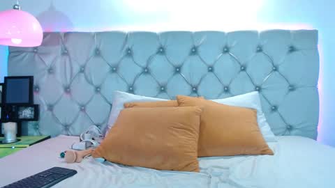 Snapshot of melodymansson chatting on December 2024 06:08:01 PM Luisa Castro online show from December 2024 06:08:01 PM