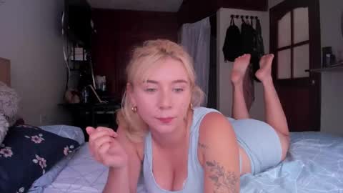 Snapshot of melodypetitex chatting on September 2025 06:31:02 PM sophia online show from September 2025 06:31:02 PM