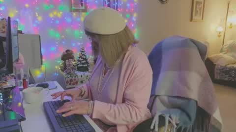 Melody online show from December 2025 01:52:02 PM