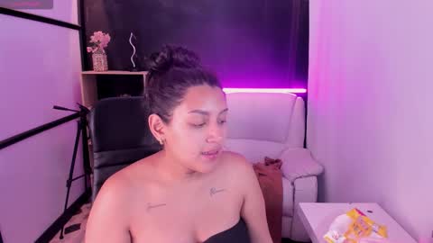 Snapshot of melodysnow chatting on November 2025 08:40:01 PM melodysnow online show from November 2025 08:40:01 PM