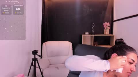 Snapshot of melodysnow chatting on November 2025 08:52:01 PM melodysnow online show from November 2025 08:52:01 PM