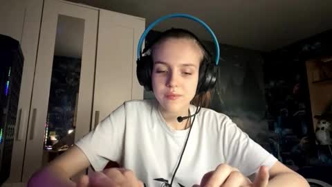 Snapshot of melonygriffen chatting on October 2025 12:23:01 PM Hi Im Aria 18 years old online show from October 2025 12:23:01 PM