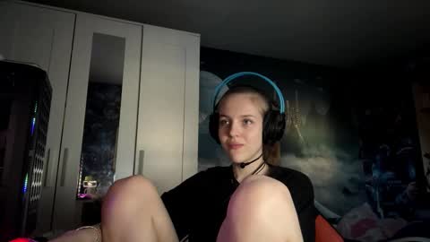 Snapshot of melonygriffen chatting on October 2025 12:22:02 PM Hi Im Aria 18 years old online show from October 2025 12:22:02 PM