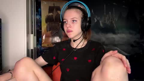 Snapshot of melonygriffen chatting on November 2025 12:15:01 PM Hi Im Aria 18 years old online show from November 2025 12:15:01 PM