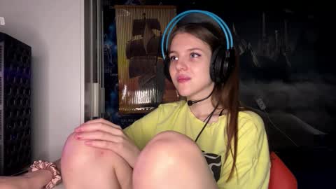 Snapshot of melonygriffen chatting on November 2025 01:09:02 PM Hi Im Aria 18 years old online show from November 2025 01:09:02 PM