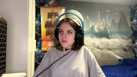 Snapshot of melonygriffen chatting on November 2025 12:16:02 PM Hi Im Aria 18 years old online show from November 2025 12:16:02 PM