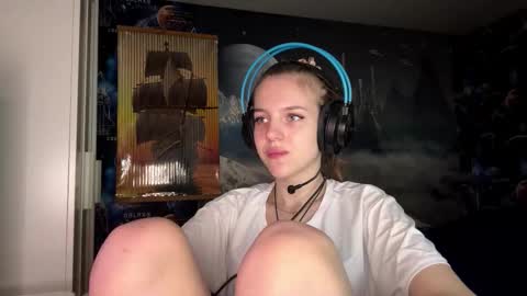 Snapshot of melonygriffen chatting on November 2025 12:38:02 PM Hi Im Aria 18 years old online show from November 2025 12:38:02 PM