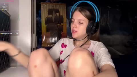 Snapshot of melonygriffen chatting on November 2025 12:31:02 PM Hi Im Aria 18 years old online show from November 2025 12:31:02 PM