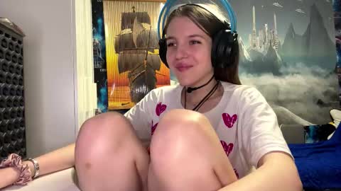 Snapshot of melonygriffen chatting on December 2025 05:07:01 PM Hi Im Aria 18 years old online show from December 2025 05:07:01 PM
