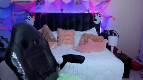 MELY online show from October 2025 04:26:01 PM