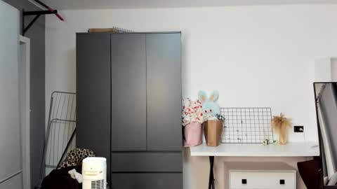 Hello My name is Lily online show from November 2025 02:18:01 PM