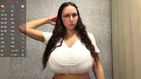 Snapshot of meowgirlye chatting on February 2026 11:14:02 AM Mona online show from February 2026 11:14:02 AM