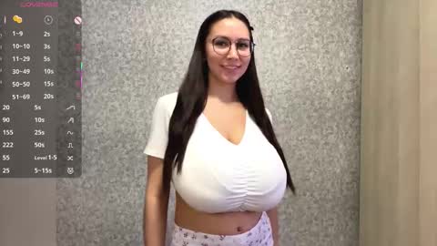 Snapshot of meowgirlye chatting on February 2026 09:17:01 AM Mona online show from February 2026 09:17:01 AM