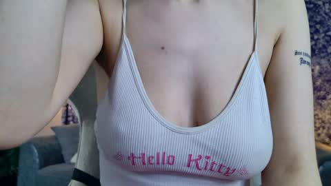Snapshot of meowwmurr chatting on May 2026 05:25:02 AM Mia online show from May 2026 05:25:02 AM