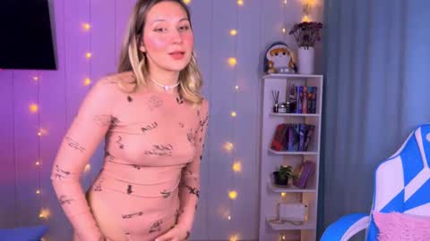 Molly online show from September 2025 05:13:01 PM