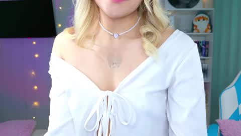 Molly online show from December 2025 04:21:01 AM