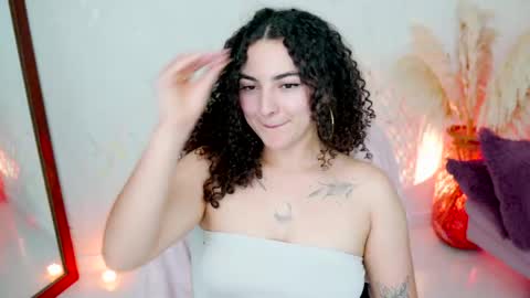 Snapshot of merida_bell18 chatting on May 2026 10:16:02 PM Merida Bell online show from May 2026 10:16:02 PM