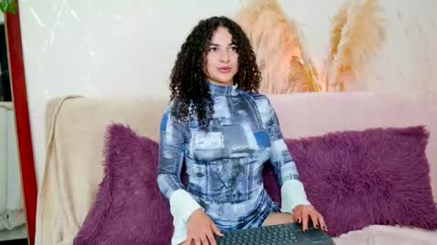 Snapshot of merida_bell18 chatting on June 2026 08:25:02 PM Merida Bell online show from June 2026 08:25:02 PM