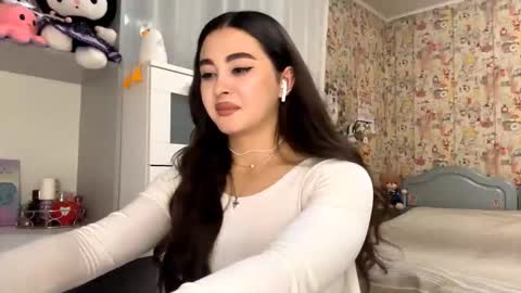 Enni online show from December 2025 06:12:01 PM