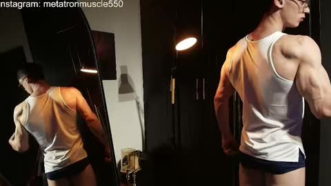 Snapshot of metatron_muscle chatting on May 2026 02:16:01 AM Dany online show from May 2026 02:16:01 AM