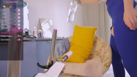 Snapshot of meukotis chatting on September 2025 08:25:02 AM Stella online show from September 2025 08:25:02 AM