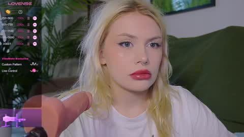 Snapshot of meukotis chatting on September 2025 06:40:01 AM Stella online show from September 2025 06:40:01 AM