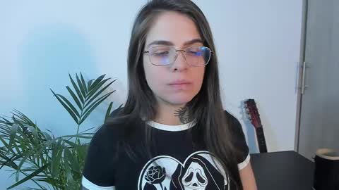 Snapshot of meurief chatting on May 2026 01:01:01 AM Meurif online show from May 2026 01:01:01 AM