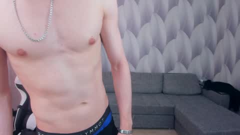 MEVERIK OUSHEN online show from April 2026 01:03:02 PM