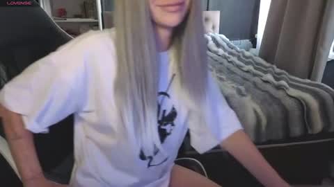 Snapshot of mezzalunaa chatting on August 2026 08:05:02 AM vollmond online show from August 2026 08:05:02 AM