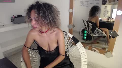Snapshot of mhulattahot_ chatting on January 2025 03:33:01 PM Mulata Spencer online show from January 2025 03:33:01 PM