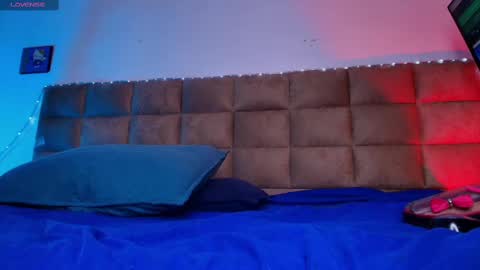 Emi online show from September 2025 07:41:01 PM