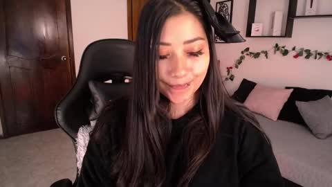 Mia zoe online show from October 2025 02:03:02 PM