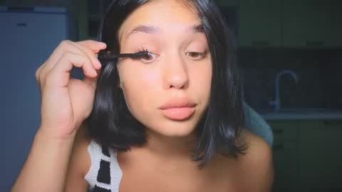 Mia online show from September 2025 08:10:01 PM