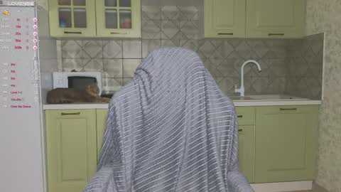 Mia online show from April 2026 07:58:01 PM