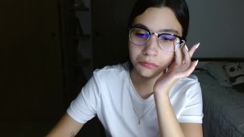 Mia online show from March 2026 03:22:02 AM