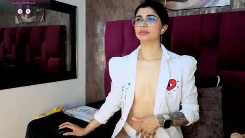 Mia online show from March 2026 12:27:02 PM