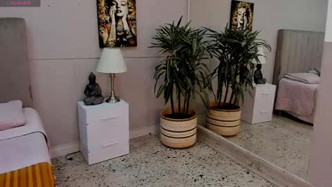 Mia Zoe online show from June 2026 03:12:01 AM