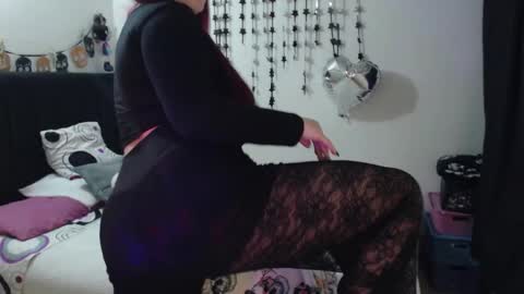 mia online show from January 2026 12:59:02 AM